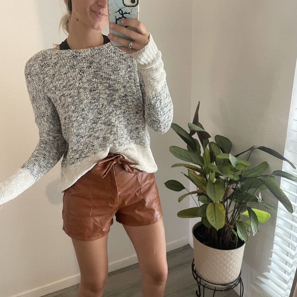 Vince Gray and White Sweater - Picture 2 of 4